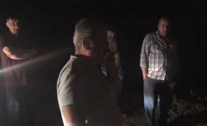 Artvin’de heyelan nedeniyle 4 köy ulaşıma kapandı kız istemeye giden aile mahsur kaldı