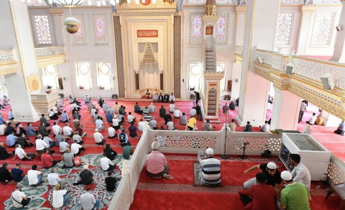 Aşı karşıtı imam açığa alındı