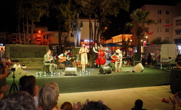 Ayvalık 7. AIMA Müzik Festivali Flapper Swing Jazz Band’in konseriyle veda etti