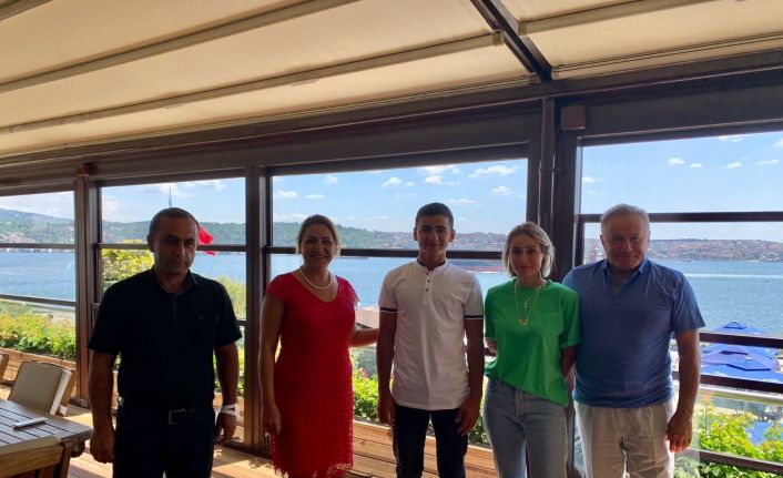 Babasının hastalığı için geliştirdiği omurga aparatı  ’Genç Girişimciler’ yarışmasında ödül getirdi