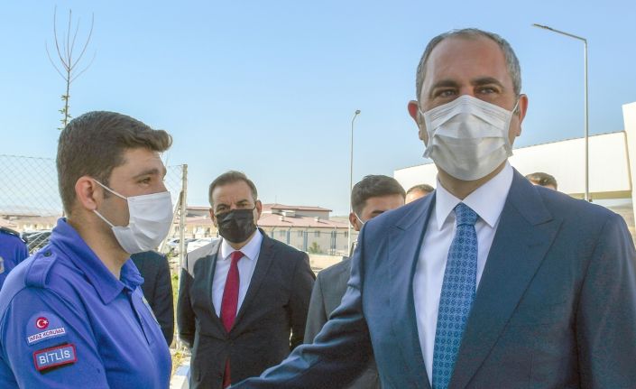 Bakan Gül, sosyal medyadan gelen daveti geri çevirmedi