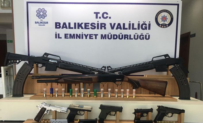 Balıkesir’de polisten 35 şahsa ’Huzur’ operasyonu