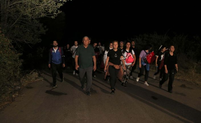 Başkan Atay ve belediye personelleri, zafer için yürüdü