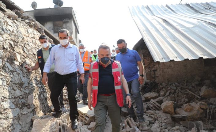 Başkan Böcek: "Duman beni çok etkiliyor ama orda olmam lazım"