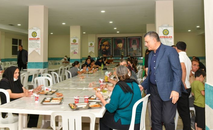 Başkan Bozkurt, Muharrem Ayı’nın ilk akşamında orucunu vatandaşlarla birlikte açtı