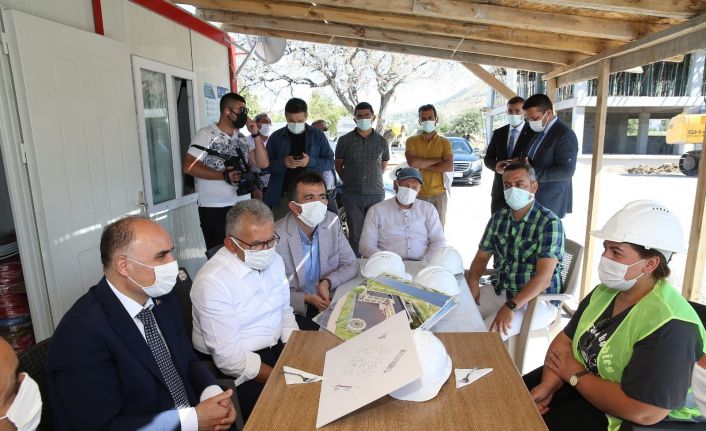 Başkan Büyükkılıç, Vali Günaydın ile Ahmet-İlmiye Büyükkılıç okul inşaatını inceledi