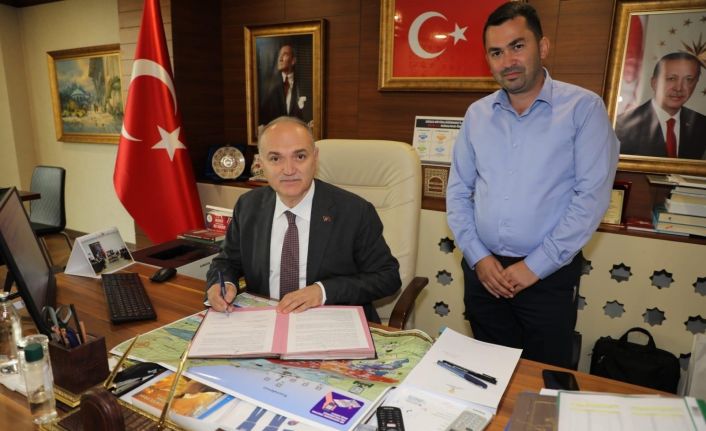 Başkan Faruk Özlü TUBİTAK ile sözleşme imzaladı