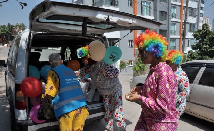 Başkan Soner Çetin’den çocuklara kırtasiye malzemesi
