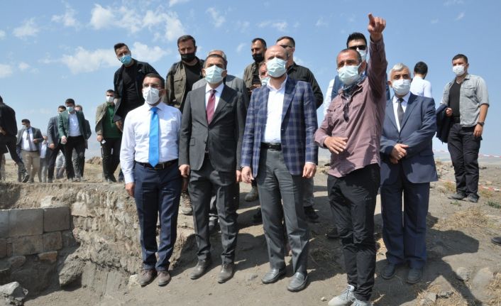 Bilal Erdoğan, Malazgirt Zaferi etkinlikleri öncesi Ani Ören Yeri’ni gezdi