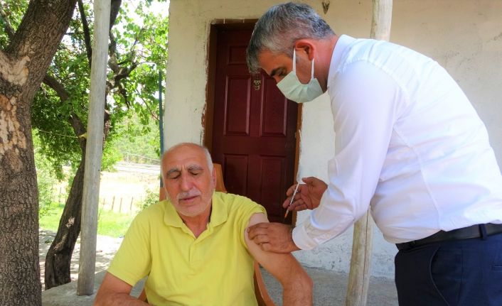 Bingöl mavi kategoriye göz kırptı, 3 günde 20 binden fazla kişi aşılandı