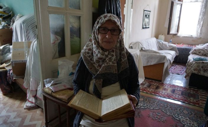 Bingül teyzeye eşinin 35 yıl önce hediye ettiği Kur’an-ı Kerim’i Mehmetçik enkazda buldu