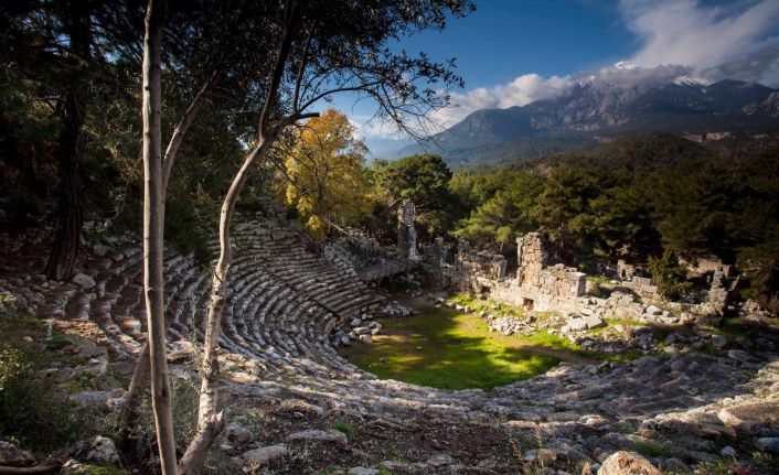 Birçok medeniyete ev sahipliği yapan Phaselis ziyaretçilerini bekliyor
