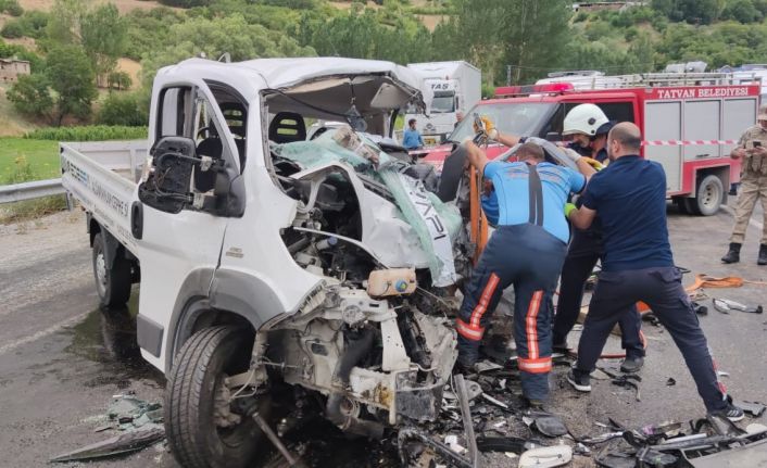 Bitlis’te trafik kazası: 2 ölü, 3 yaralı