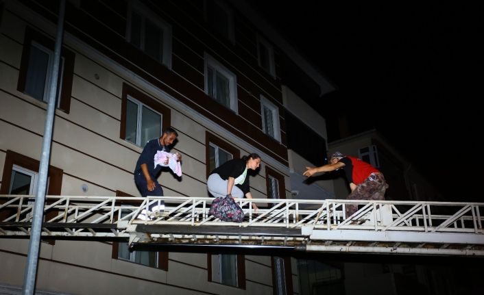 Bozkurt’ta arama kurtarma çalışmaları devam ediyor, vatandaşlar tahliye ediliyor