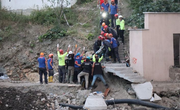 Bu apartman şimdiye kadar 9 kişiye mezar oldu, 11 kişide kayıp