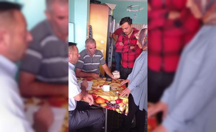 Bulduğu ve içerisinde altın ve para olan çantayı sahibine teslim etti