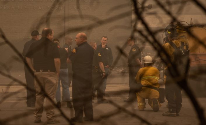 California tarihinin en büyük 3. yangını devam ediyor: 8 kişi kayıp