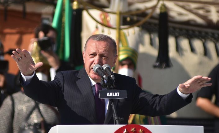 Cumhurbaşkanı Erdoğan Ahlat’ta konuştu: "Bu şehir doğu ve batı medeniyetleri arasında köprü olmuştur”