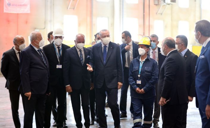 Cumhurbaşkanı Erdoğan ile kaynak yapan usta Melek Tuğ: “Türk kadınına güvenmeye devam edin"