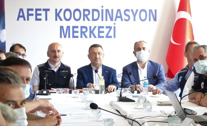 Cumhurbaşkanı Yardımcısı Oktay: “Çıkarma gemileriyle iş makinelerinin getirildiği bir afet yönetimini yaşıyoruz"