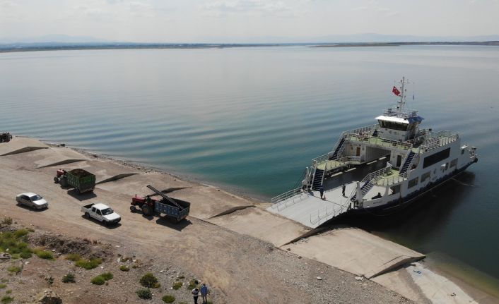 Denizi olmayan Malatya’da feribot yolculuğu ilgi görüyor