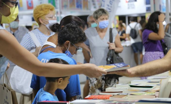 Edremit Kitap Fuarı, kültür ve sanatla dolu dolu devam ediyor