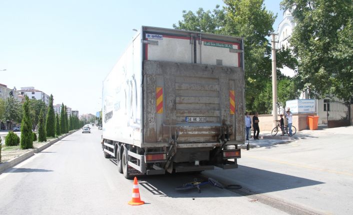 Elazığ’da kamyonun altında kalan çocuk hayatını kaybetti, sürücü olay yerinden kaçtı