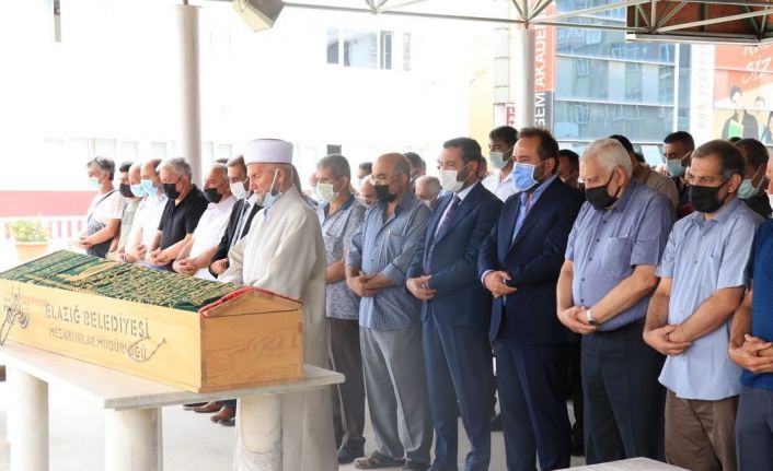 Elazığ’da trafik kazasında hayatını kaybeden 6 yaşındaki Berat, son yolculuğuna uğurlandı