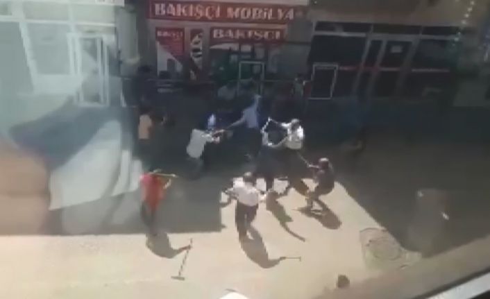 Eline sopayı alan oraya koştu, ortalık adeta savaş alanına döndü