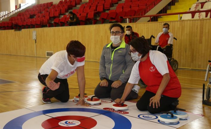 Engelli gençlerde floor curling sevinci