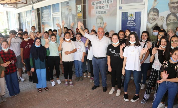 Erdemli Belediyesinin kurs merkezlerinde eğitim aldılar, başarıya imza attılar