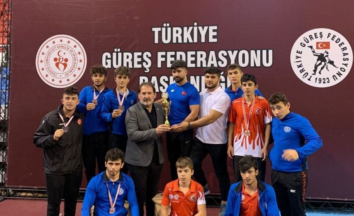 Erzincan Gençlik ve Spor Kulübü Güreş takımı 2. Lige terfi etti