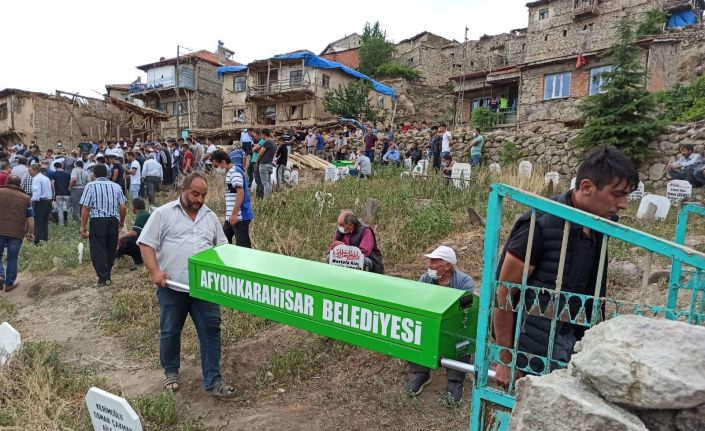 Eşini ve 2 yaşındaki oğlunu öldürüp intihar eden kişi geride 14 sayfalık mektup bıraktı