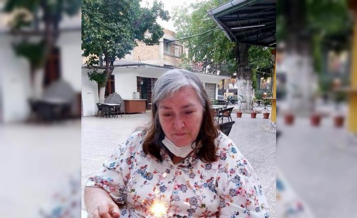 Eski okul müdiresi evinde ölü bulundu