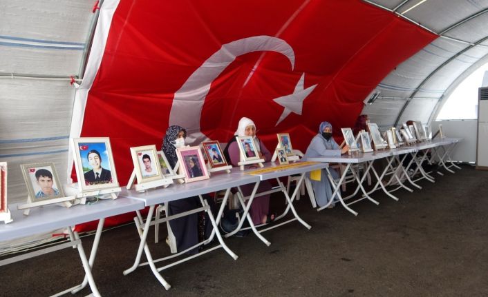 Evlat hasreti çeken anne Elhaman: “HDP’nin bir kapısı Kandil’e diğer kapısı meclise açılıyor”