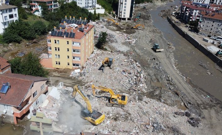 Felaketin boyutunu gözler önüne seren binaların son hali havadan görüntülendi