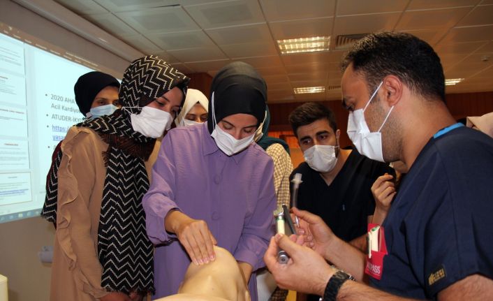 FÜ Hastanesinde göreve yeni başlayan sağlık çalışanlarına CPR eğitimi verildi