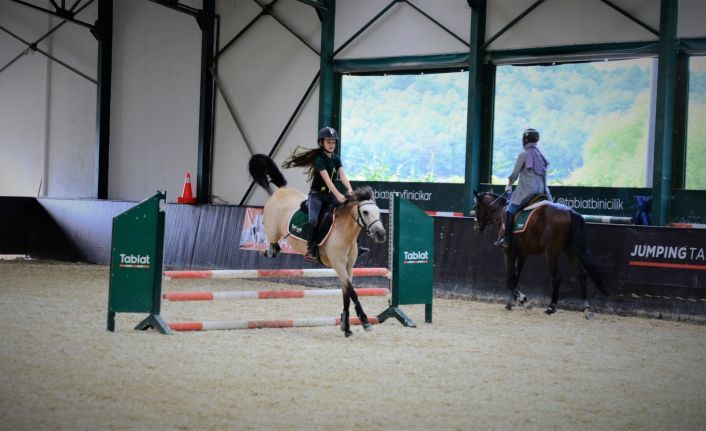 Gezmek için geldiği binicilik kulübüyle şampiyon oldu