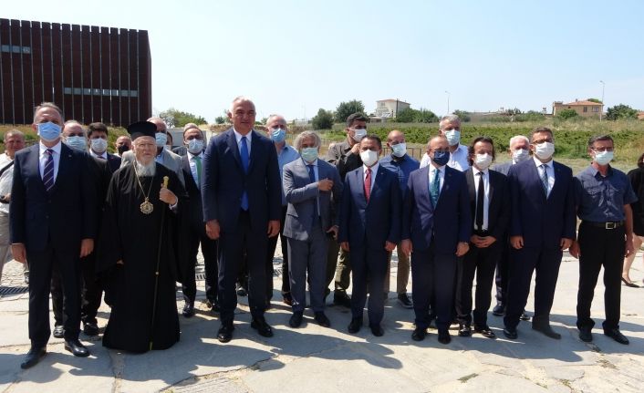 Gökçeada’dan çalınan 12 tarihi ikona, 14 yıl sonra Rum Ortodoks Patriği Bartholomeos’a teslim edildi