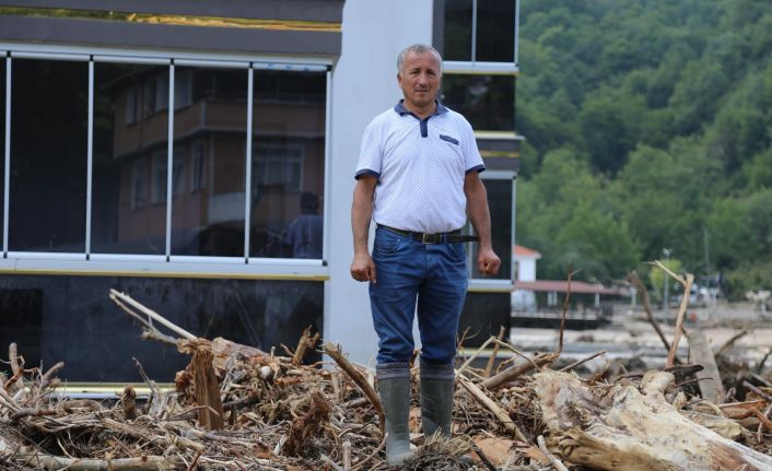 Hem kızlarını ve torunlarını, hem de 6 kişilik aileyi selden kurtardı