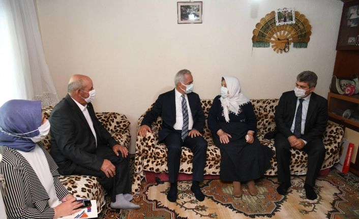 Isparta Valisi Ömer Seymenoğlu, şehit ailesi ve gazilerle bir araya geldi