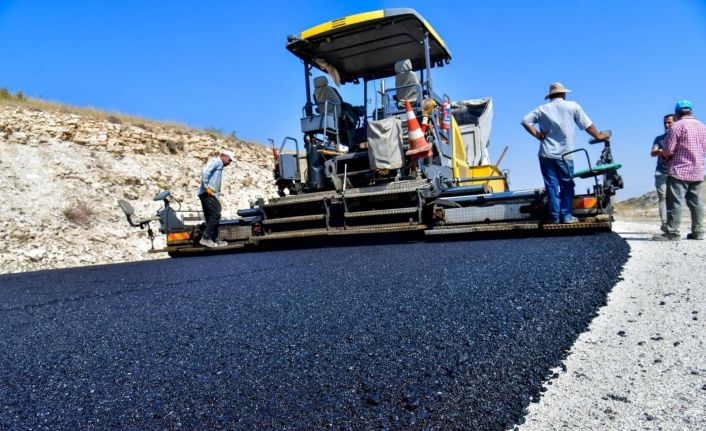 Isparta’da köy yolları için hedeflenen 103 kilometrelik asfaltın 58,5 kilometresi  tamamlandı