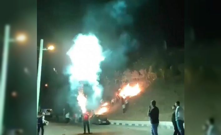 İzmir’de pes dedirten görüntüler: Havai fişek yangın çıkardı, o devam etti