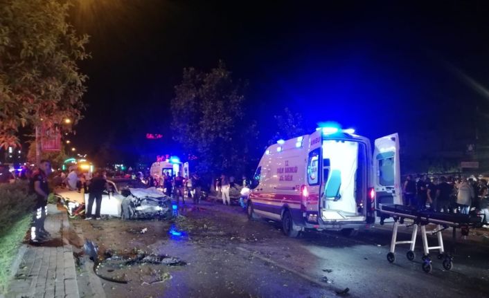 İzmir’de polis aracı ile otomobil çarpıştı: 1 şehit, 1’i polis 4 yaralı