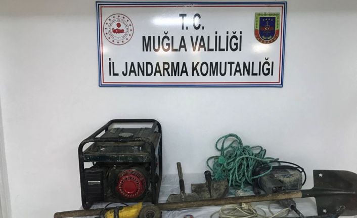 Kaçak kazı için tünel kazmışlar