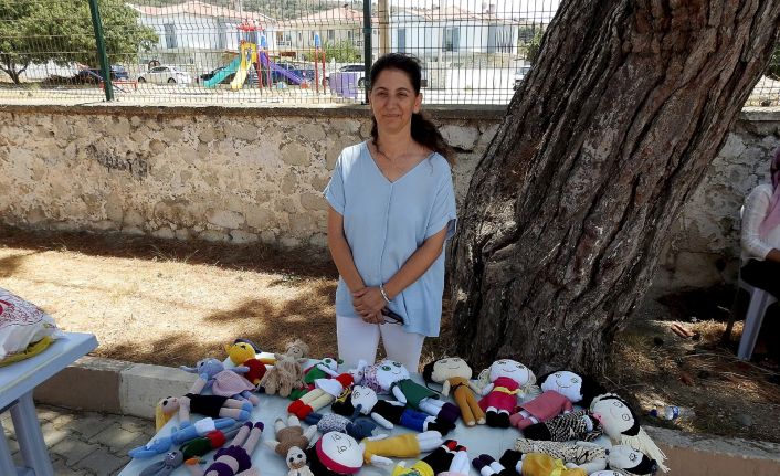 Kadınlar dolgu bebeklerin satışıyla aile ekonomilerine katkı sağlayacaklar