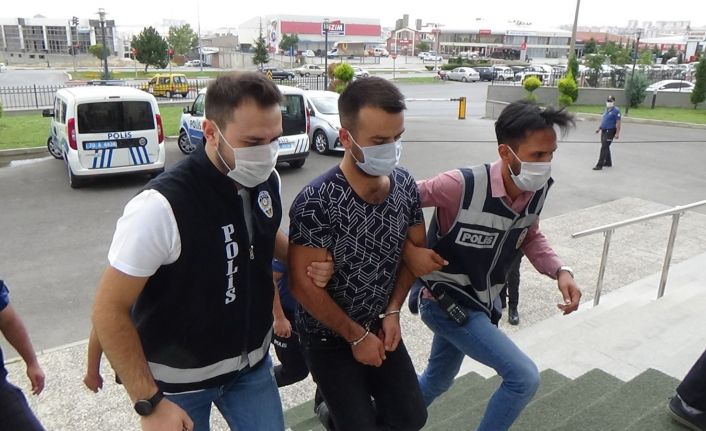 Karaman’da kayınvalidesini öldürüp eşini ve kayınbiraderini ağır yaralayan zanlı adliyeye sevk edildi