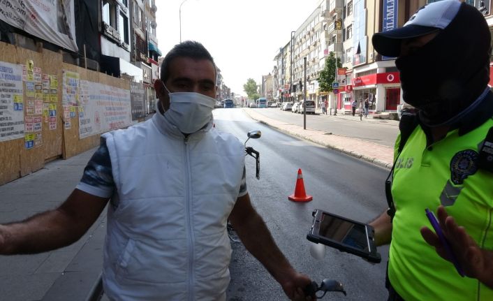 Kendisine ceza yazan polise vatandaştan tepki: “İnşallah sizin de başınıza gelir”