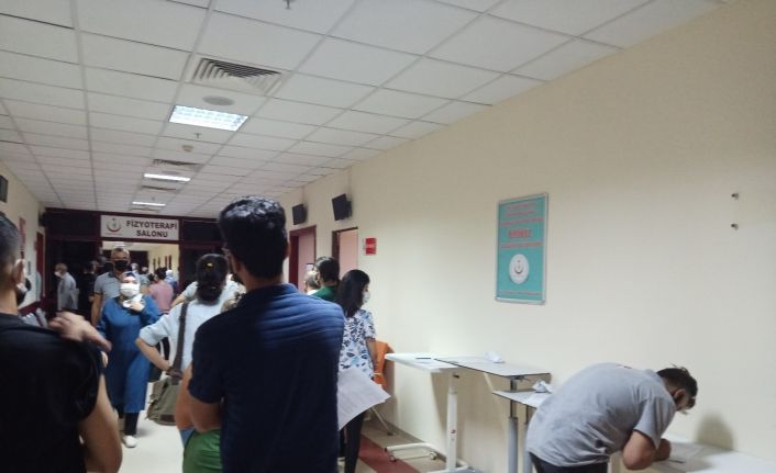 Kırmızı kategorideki Diyarbakır’da, korona virüs tablosunu gören aşı sırasına girdi