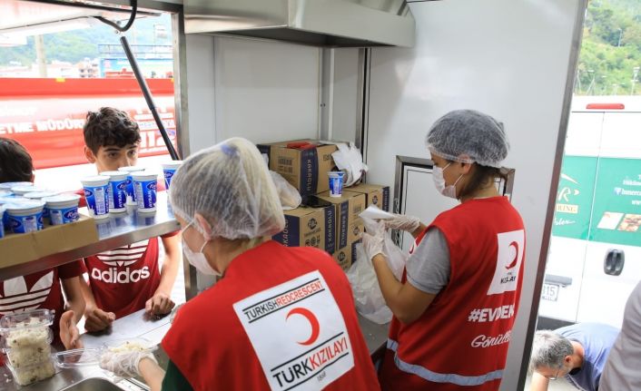Kızılay, Batı Karadeniz’de 300 afet uzmanı ve gönüllüsü ile çalışmalarını sürdürüyor